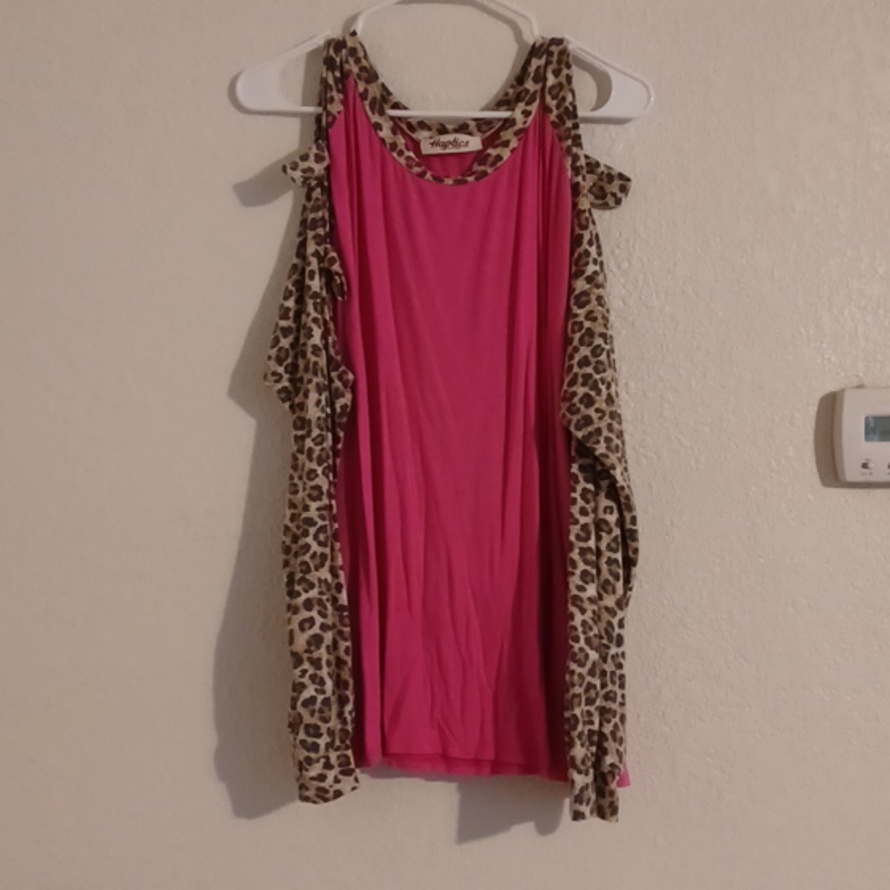 Long sleeve leopard and pink top